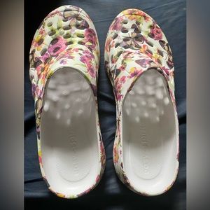 Easy Spirit Travel Clog Floral Butterfly Size 8